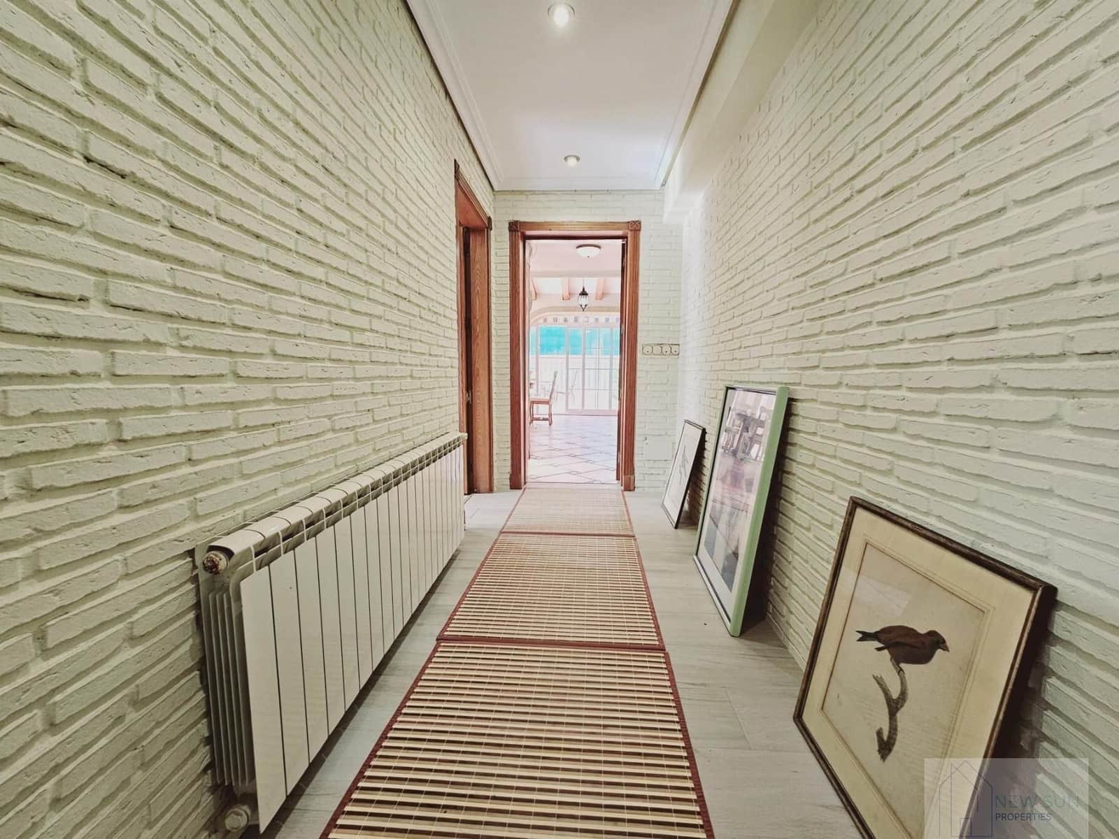 5 bedroom Villa for sale in Torrevieja with pool - € 689,000 (Ref: 9515461)