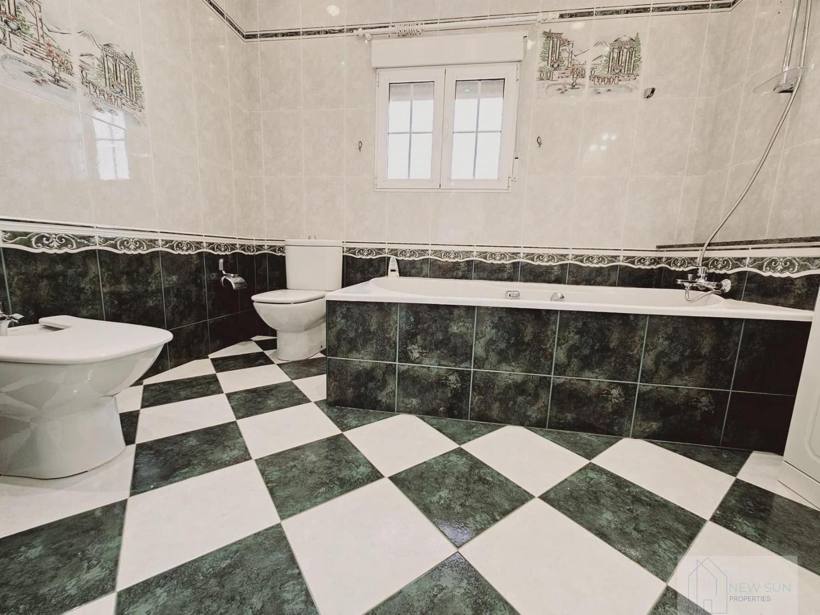 5 bedroom Villa for sale in Torrevieja with pool - € 689,000 (Ref: 9515461)