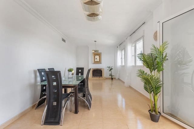 5 bedroom Villa for sale in La Marquesa, Rojales with pool - € 449,000 (Ref: 9515464)