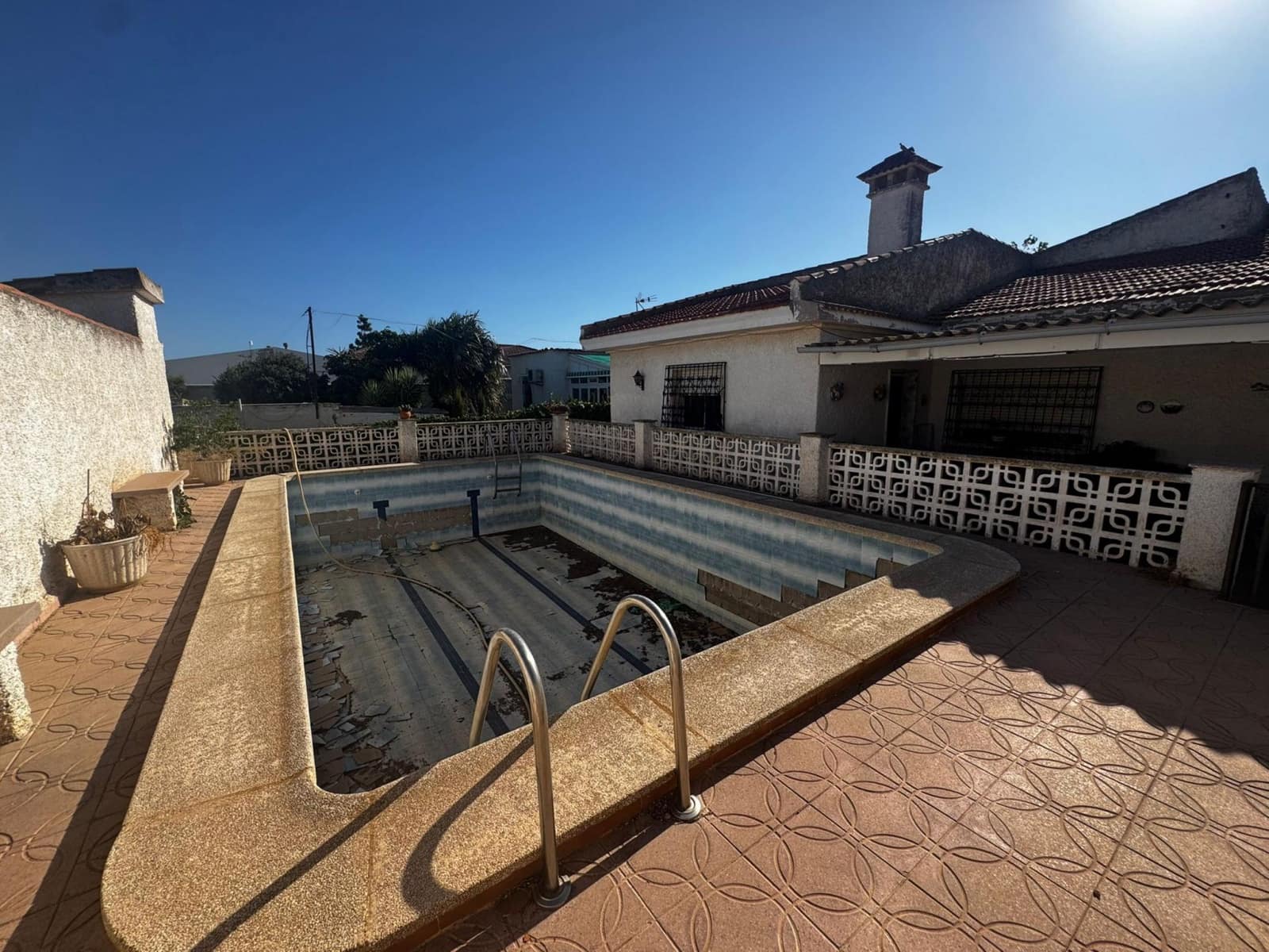 5 sypialnia Willa na sprzedaż w Roche z basenem - 295 000 € (Ref: 9515466)