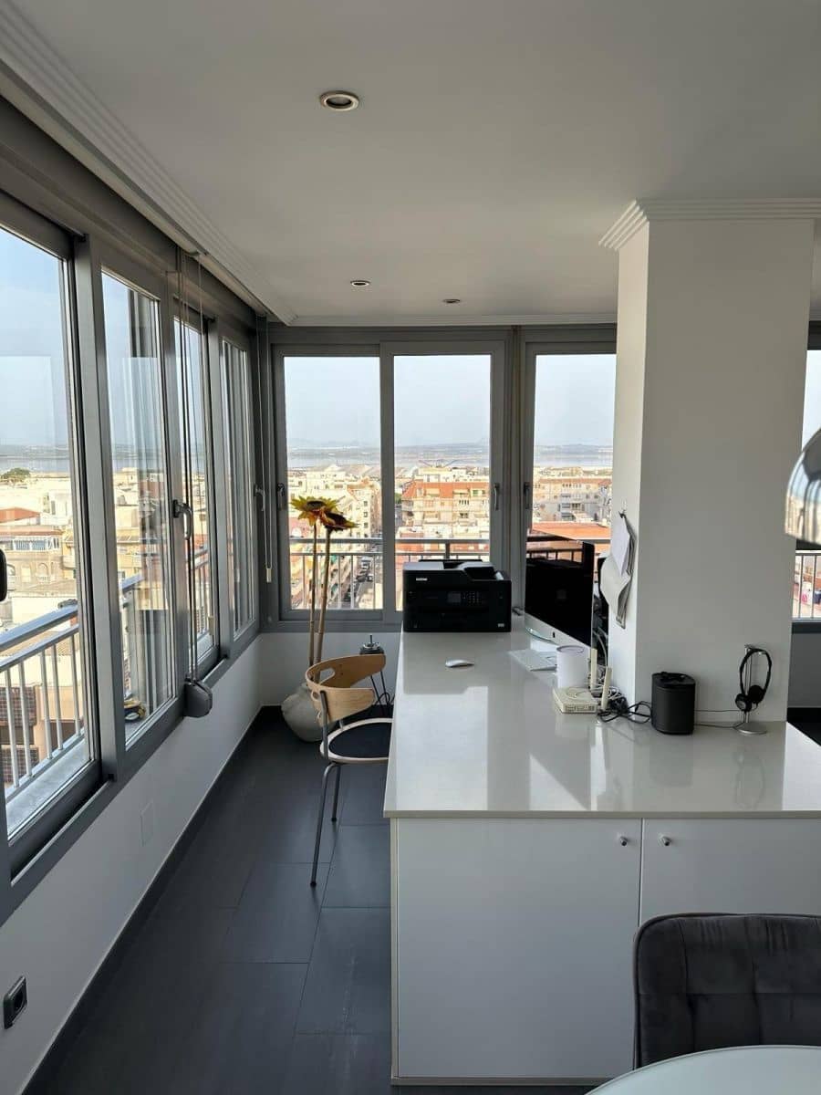 2 soveværelse Penthouse til salg i Torrevieja med swimmingpool - € 365.000 (Ref: 9515492)