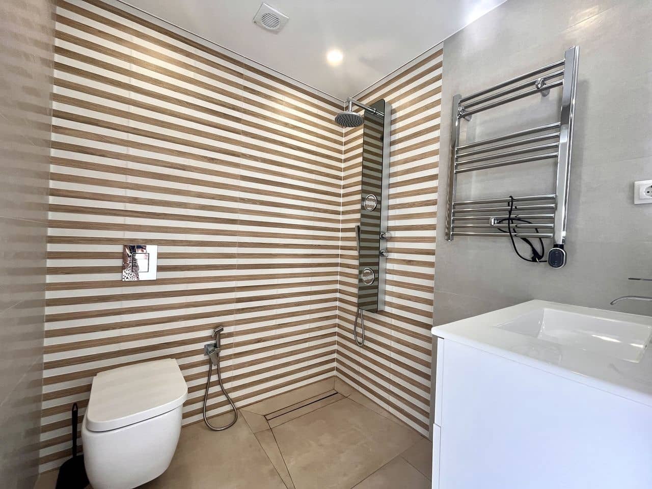 6 quarto Moradia para venda em La Siesta com garagem - 1 050 000 € (Ref: 9515498)