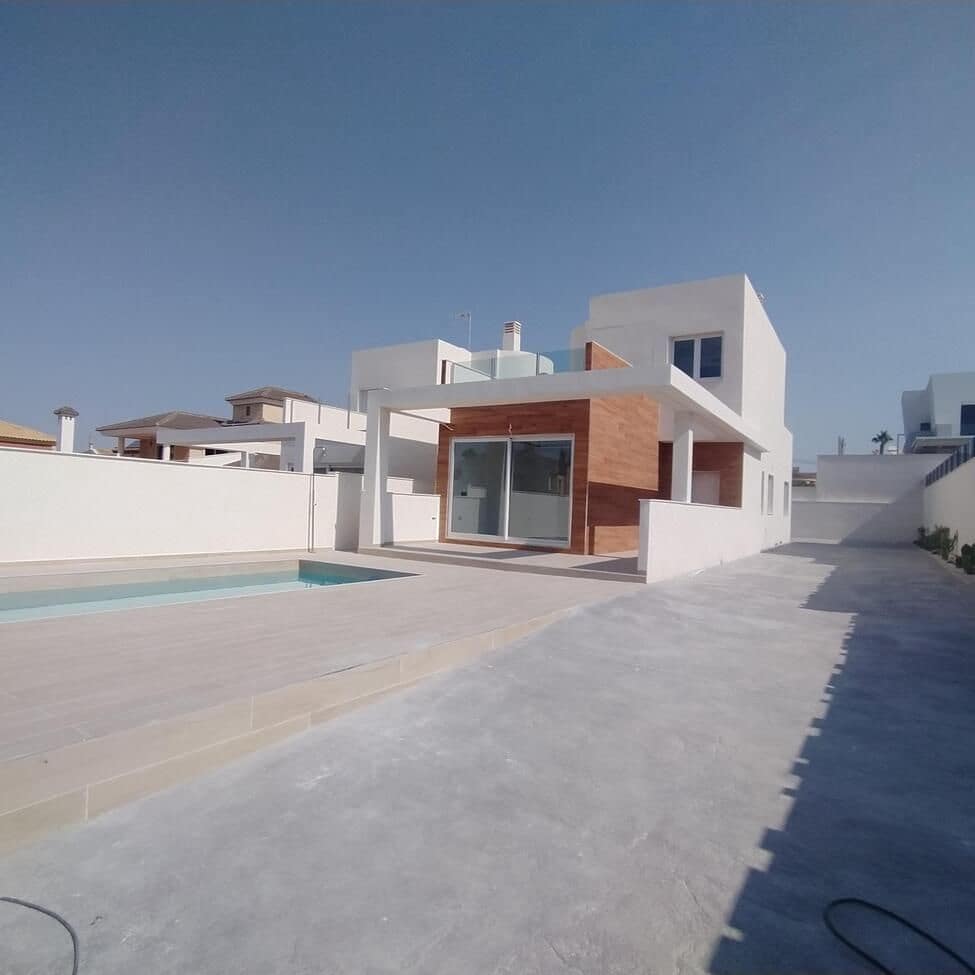 3 quarto Moradia para venda em Torrevieja com piscina - 640 000 € (Ref: 9515521)