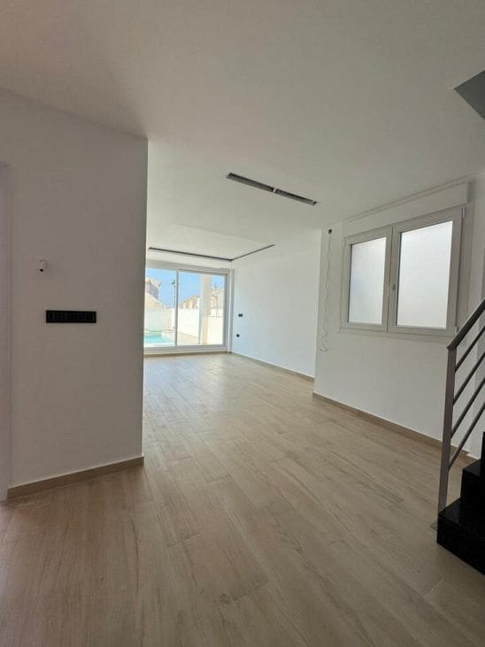 3 quarto Moradia para venda em Torrevieja com piscina - 640 000 € (Ref: 9515521)