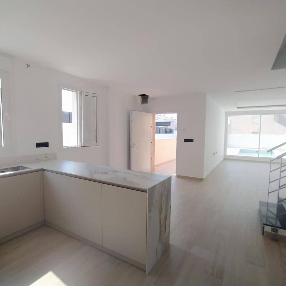 3 quarto Moradia para venda em Torrevieja com piscina - 640 000 € (Ref: 9515521)