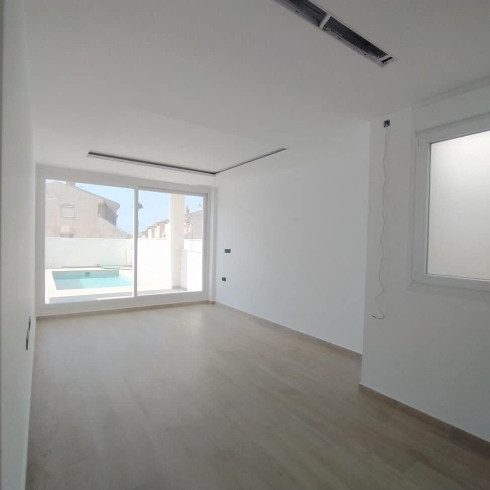 3 quarto Moradia para venda em Torrevieja com piscina - 640 000 € (Ref: 9515521)