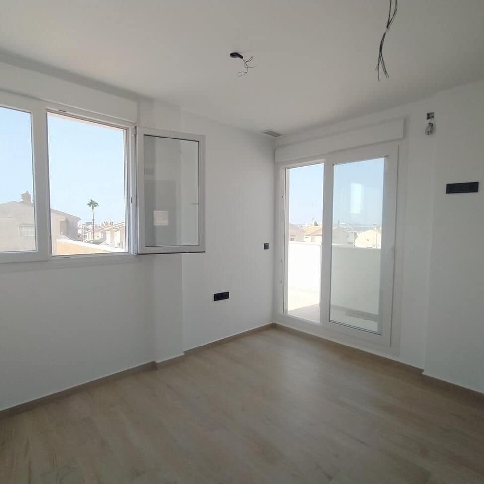 3 quarto Moradia para venda em Torrevieja com piscina - 640 000 € (Ref: 9515521)