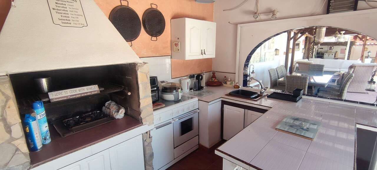 4 soveværelse Villa til salg i Sax med garage - € 495.995 (Ref: 9515526)