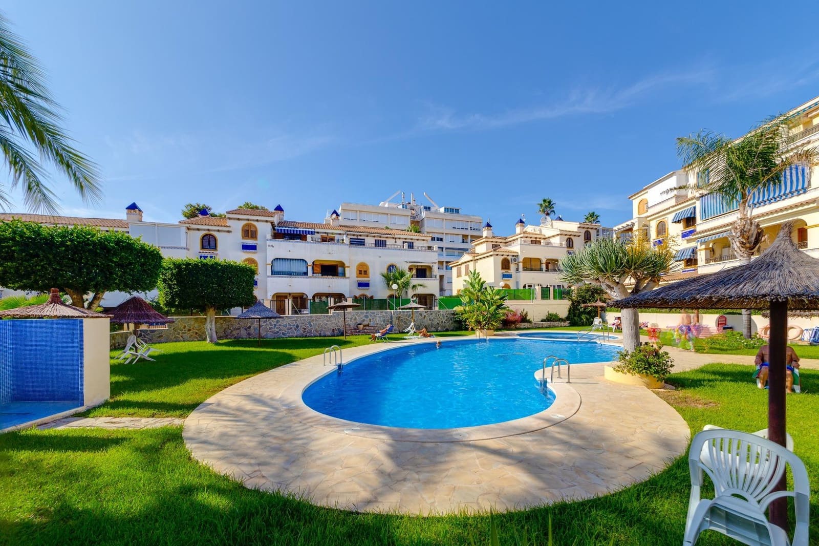 2 Zimmer Bungalow zu verkaufen in Torrevieja mit Pool - 180.000 € (Ref: 9515533)