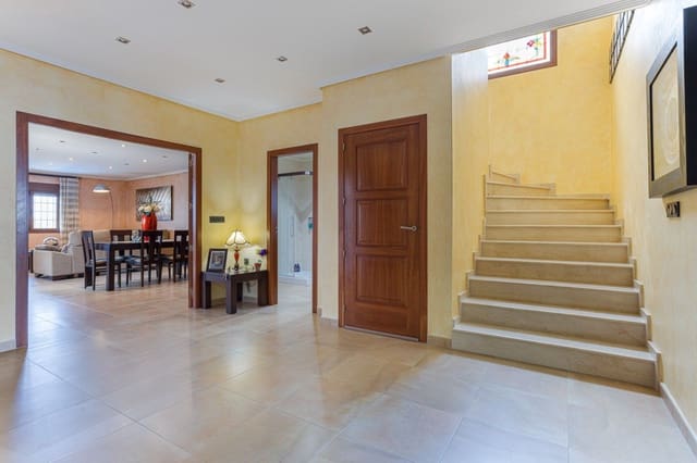 4 soveværelse Villa til salg i Los Montesinos med swimmingpool garage - € 750.000 (Ref: 9515551)