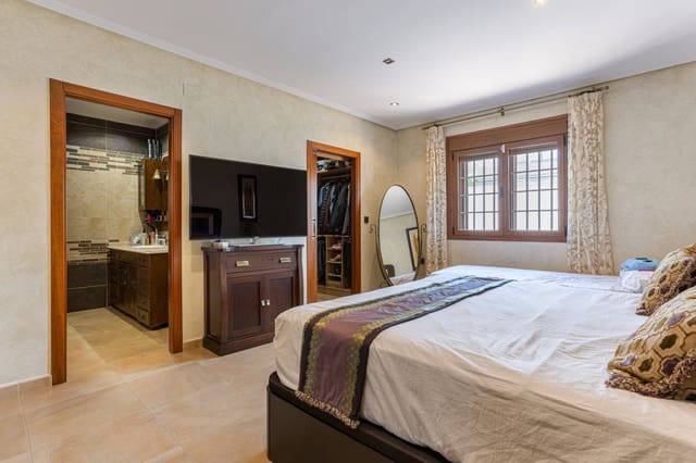4 soveværelse Villa til salg i Los Montesinos med swimmingpool garage - € 750.000 (Ref: 9515551)