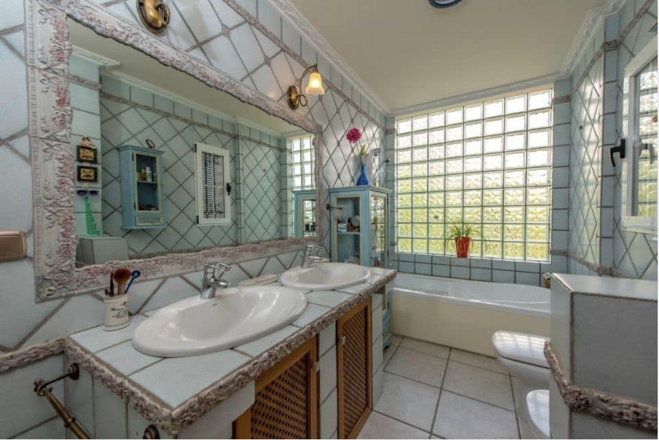 6 bedroom Villa for sale in Torrevieja with pool - € 1,000,000 (Ref: 9515569)