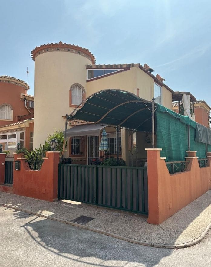 3 quarto Moradia para venda em Playa Flamenca com piscina - 285 000 € (Ref: 9515602)