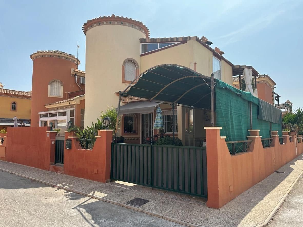 3 quarto Moradia para venda em Playa Flamenca com piscina - 285 000 € (Ref: 9515602)