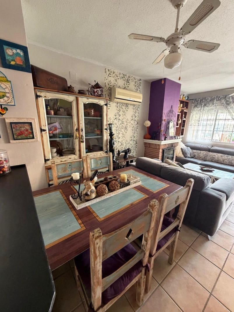 3 bedroom Villa for sale in Playa Flamenca with pool - € 285,000 (Ref: 9515602)