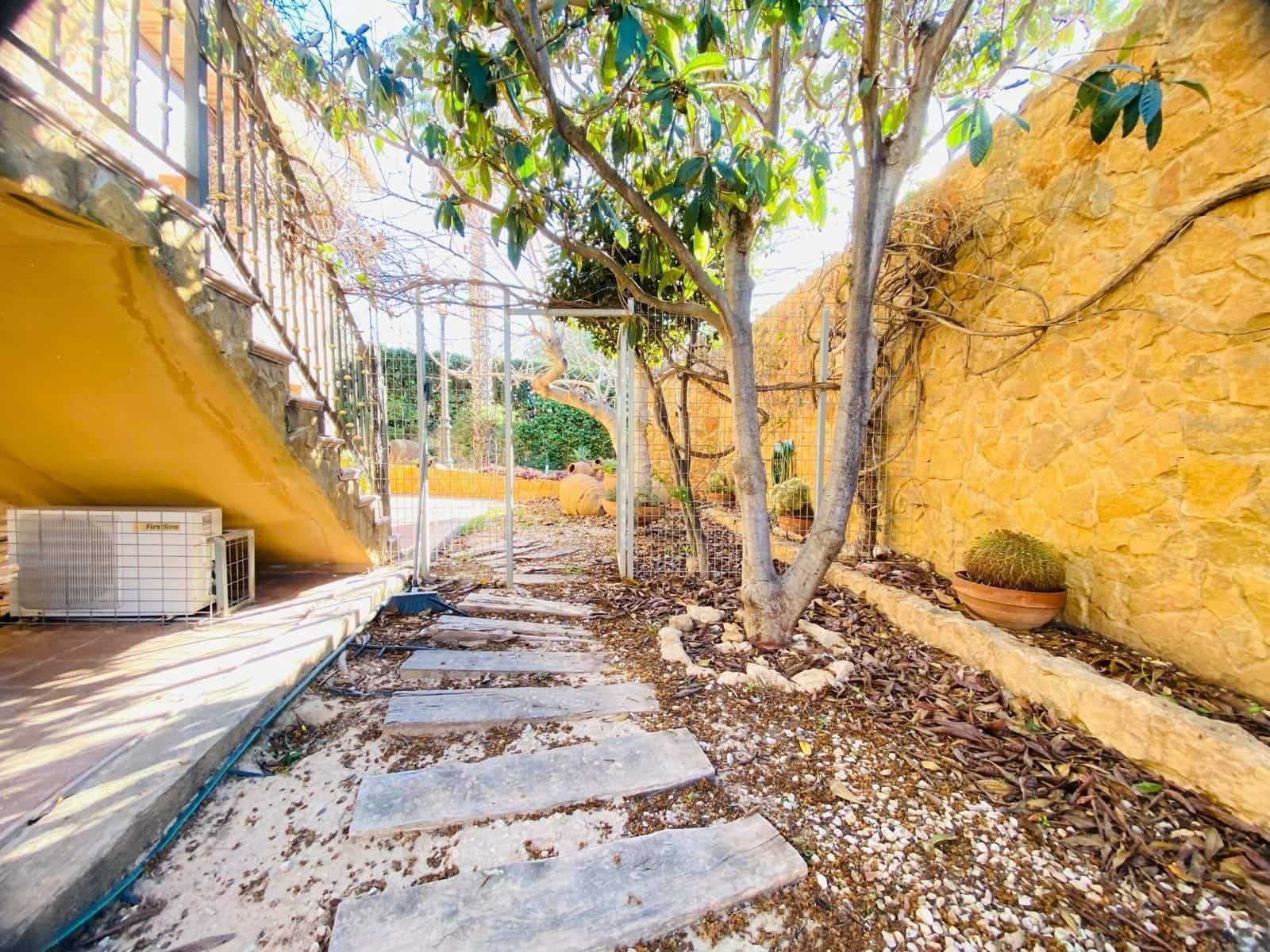 2 soveværelse Villa til salg i La Florida med swimmingpool - € 819.900 (Ref: 9515603)