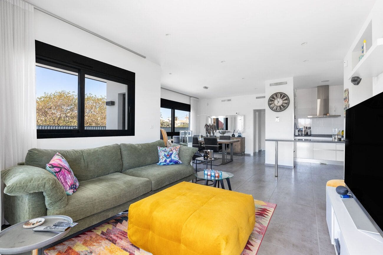 4 makuuhuone Huvila myytävänä paikassa Torrevieja mukana uima-altaan - 895 000 € (Ref: 9515617)