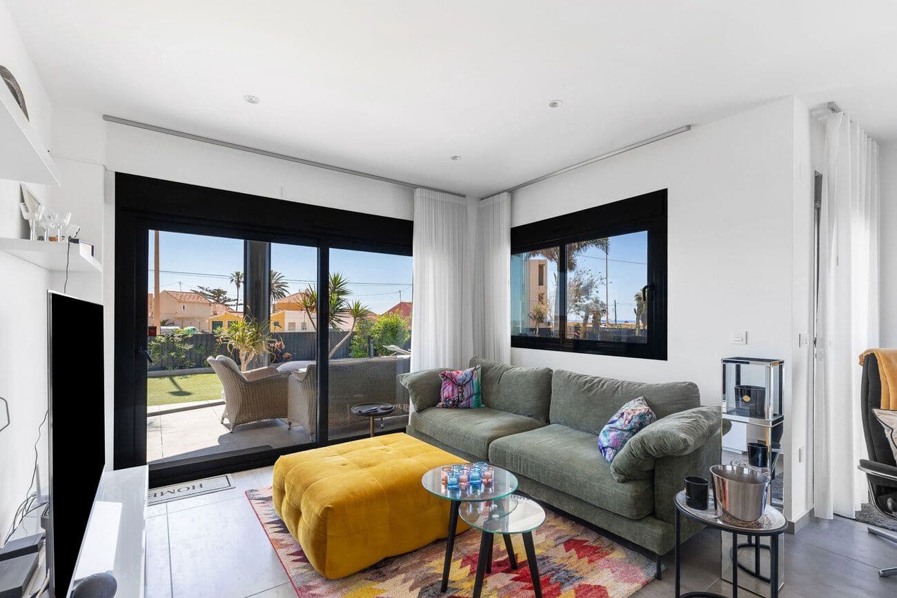 4 makuuhuone Huvila myytävänä paikassa Torrevieja mukana uima-altaan - 895 000 € (Ref: 9515617)