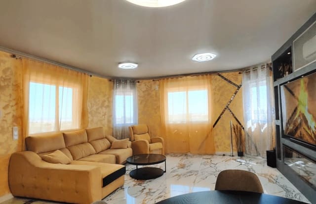 Adosado de 4 habitaciones en San Miguel de Salinas en venta con piscina - 299.990 € (Ref: 9515632)