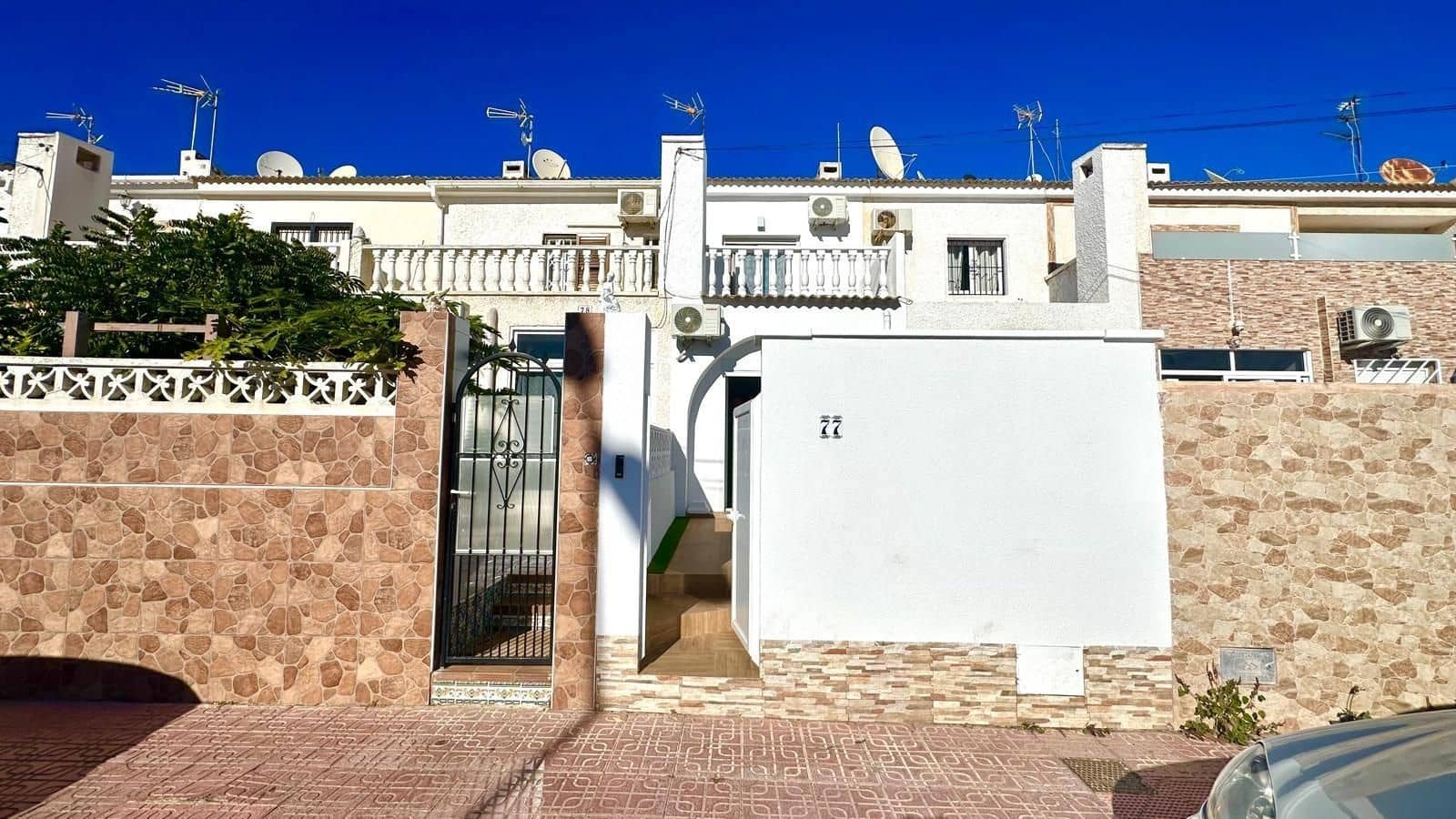 3 soverom Rekkehus til salgs i Torrevieja med svømmebasseng - € 249 900 (Ref: 9515634)