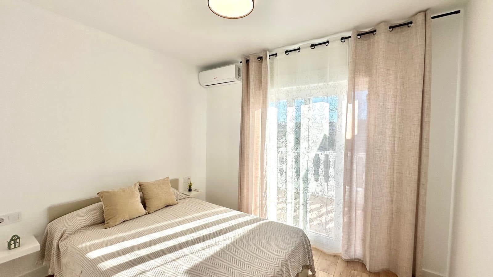 3 soverom Rekkehus til salgs i Torrevieja med svømmebasseng - € 249 900 (Ref: 9515634)