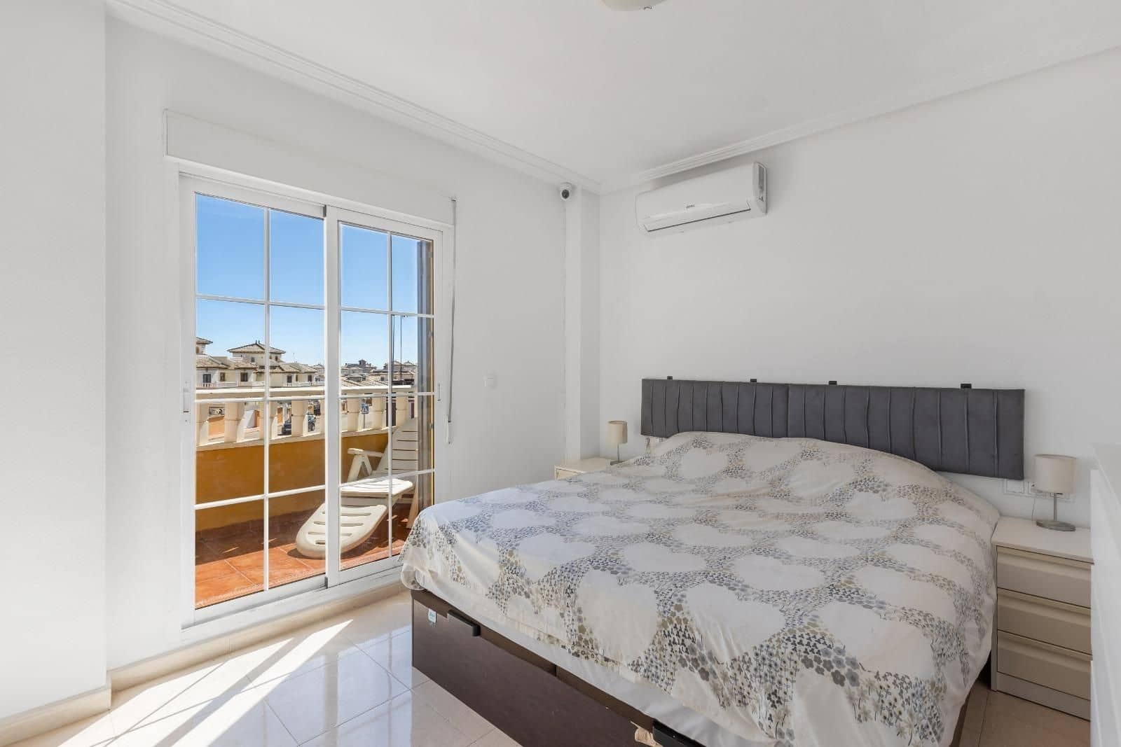 2 soverom Kjedet enebolig til salgs i Orihuela Costa med svømmebasseng - € 252 500 (Ref: 9515665)