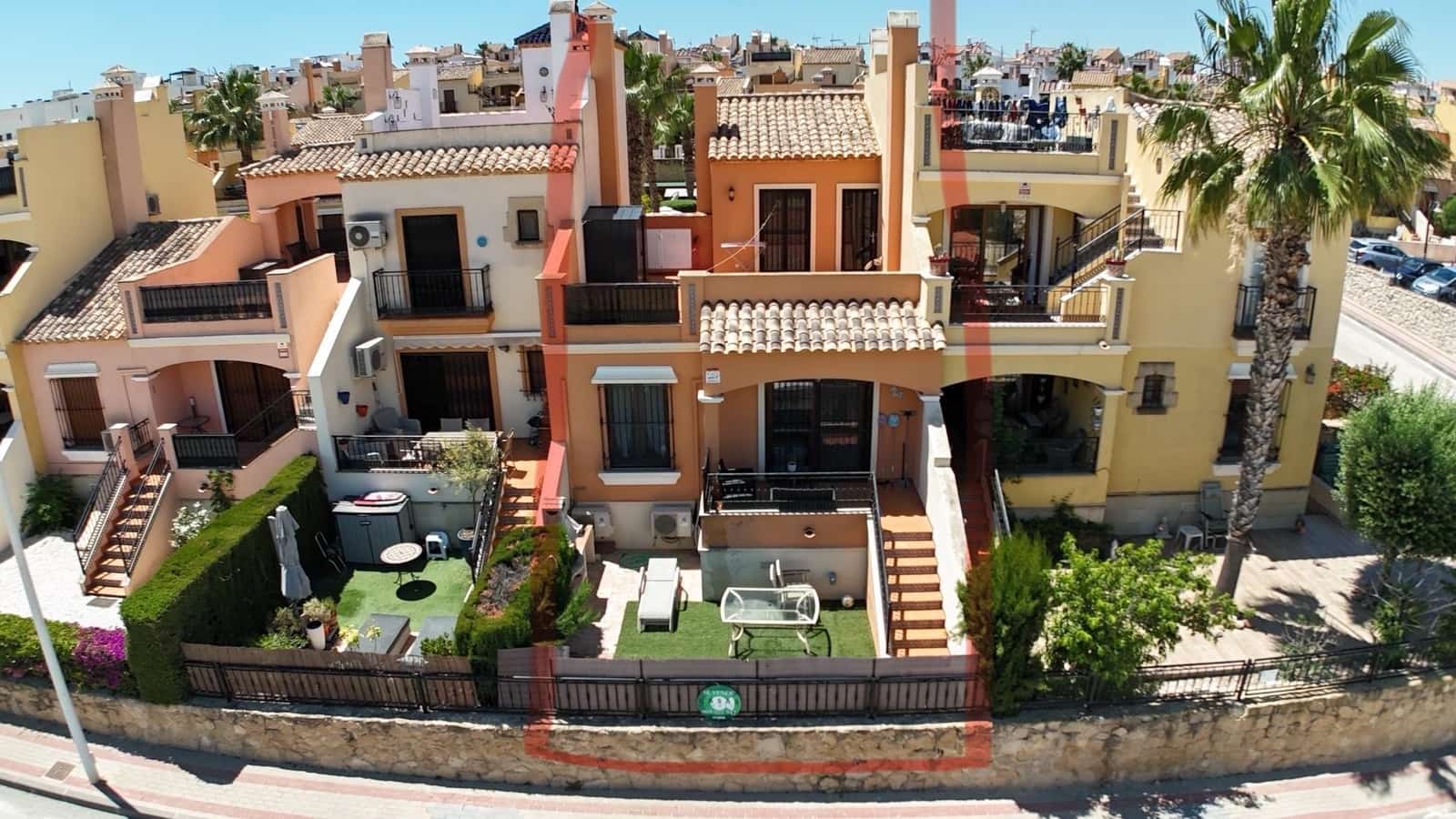 3 bedroom Townhouse for sale in Algorfa with pool - € 195,000 (Ref: 9515685)