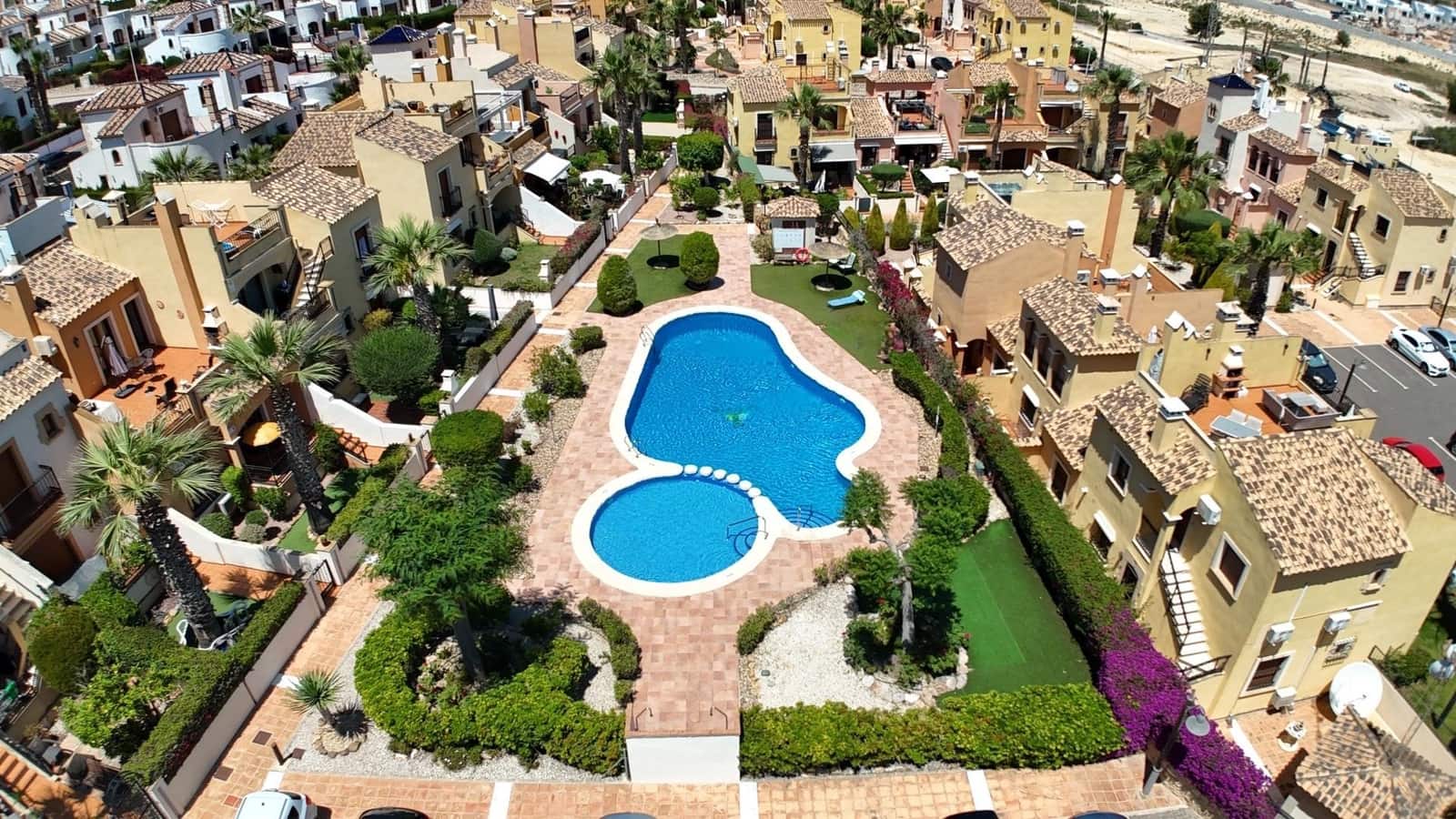 3 bedroom Townhouse for sale in Algorfa with pool - € 195,000 (Ref: 9515685)