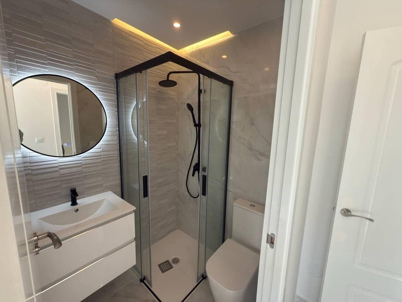 2 soveværelse Semi-Rækkehus til salg i Torrevieja med swimmingpool - € 199.600 (Ref: 9515692)