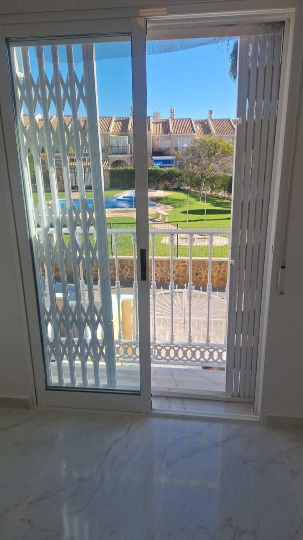 2 bedroom Semi-detached Villa for sale in Torrevieja with pool - € 199,600 (Ref: 9515692)