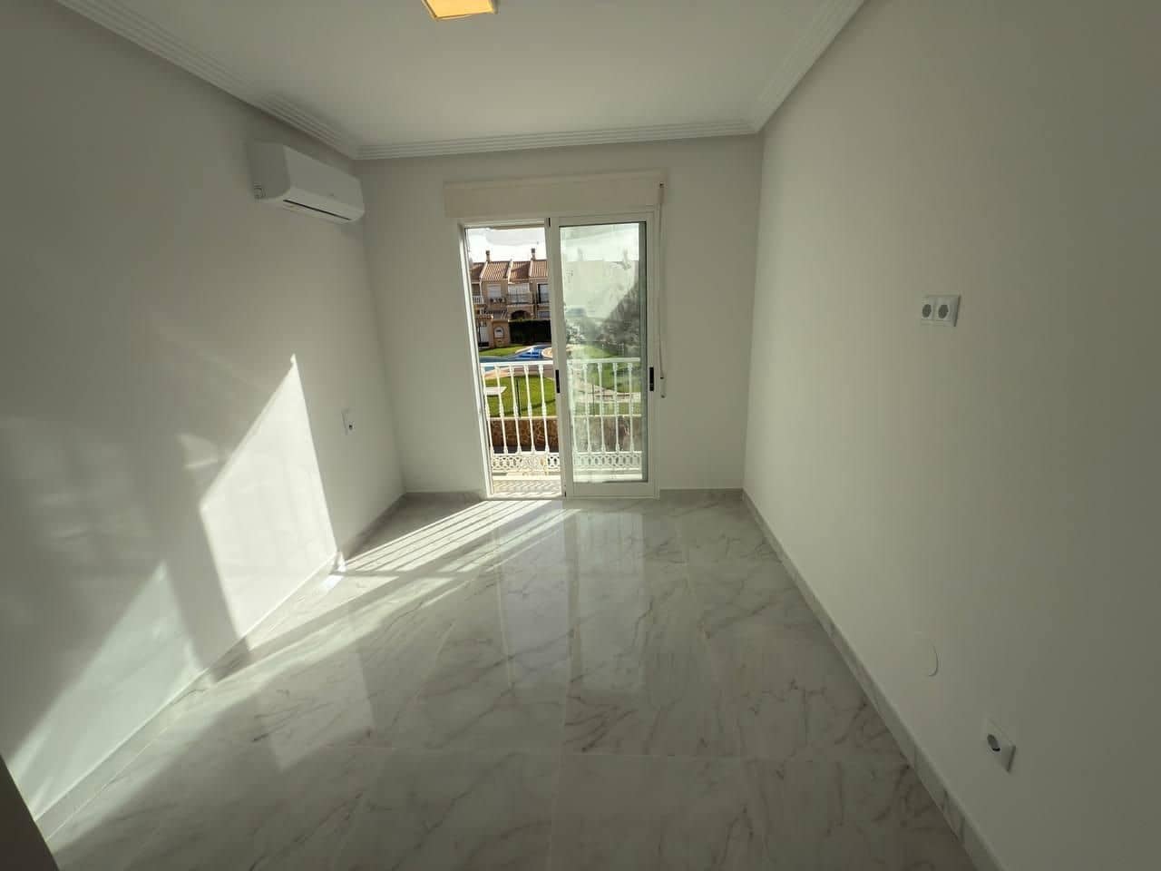 2 Zimmer Reihenhaus zu verkaufen in Torrevieja - 199.600 € (Ref: 9515693)