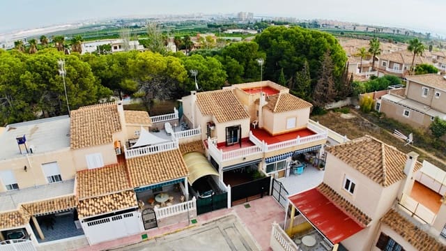 2 soverom Hus til salgs i La Siesta, Torrevieja med svømmebasseng - € 175 000 (Ref: 9515699)