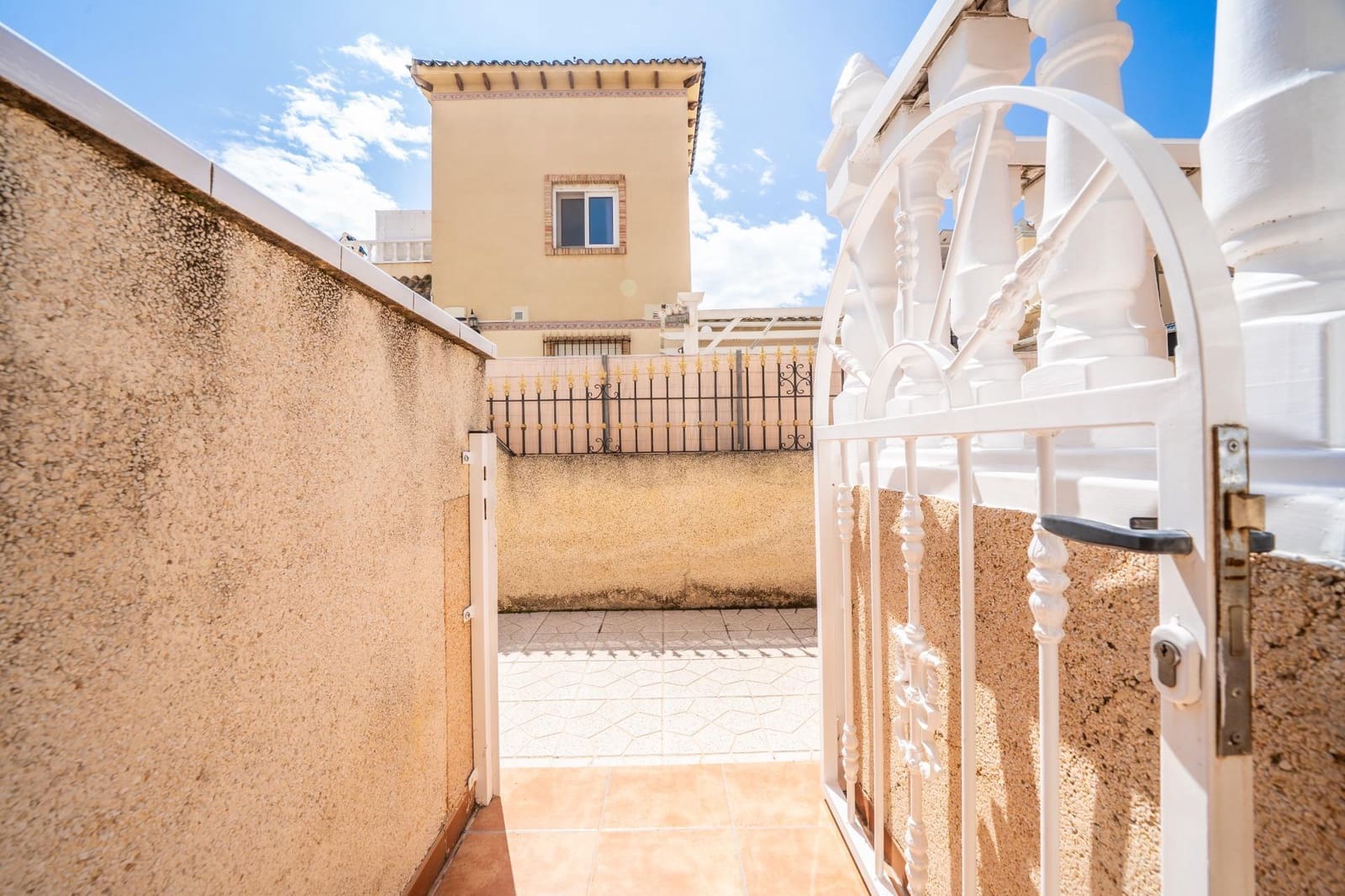 Casa de 4 habitaciones en Orihuela Costa en venta con piscina - 243.000 € (Ref: 9515707)