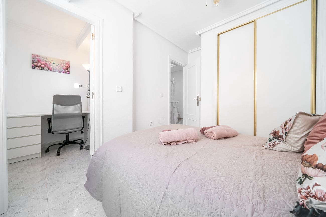 4 Zimmer Haus zu verkaufen in Orihuela Costa mit Pool Garage - 220.000 € (Ref: 9515709)