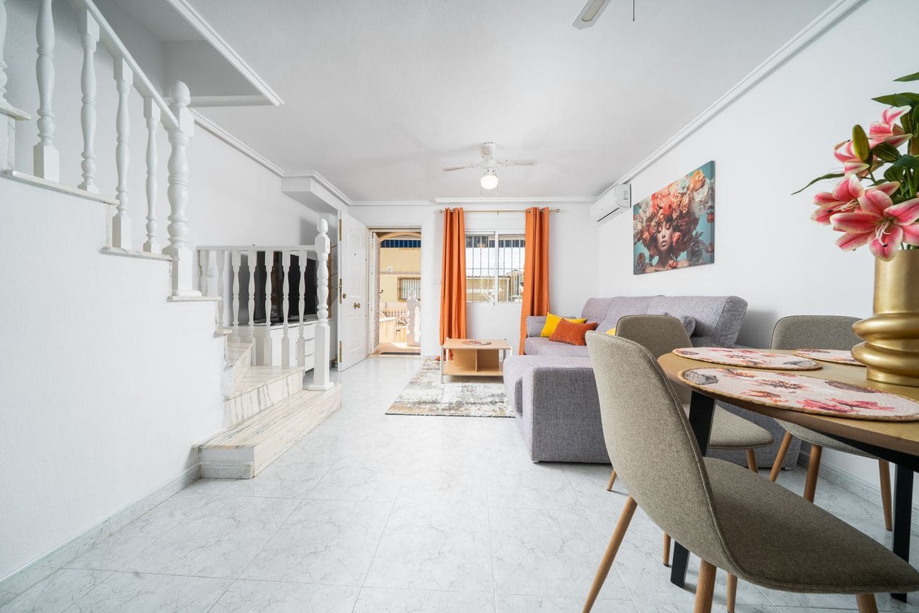 4 Zimmer Haus zu verkaufen in Orihuela Costa mit Pool Garage - 220.000 € (Ref: 9515709)