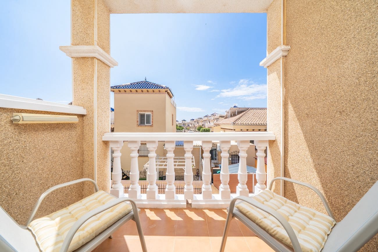 4 Zimmer Haus zu verkaufen in Orihuela Costa mit Pool Garage - 220.000 € (Ref: 9515709)