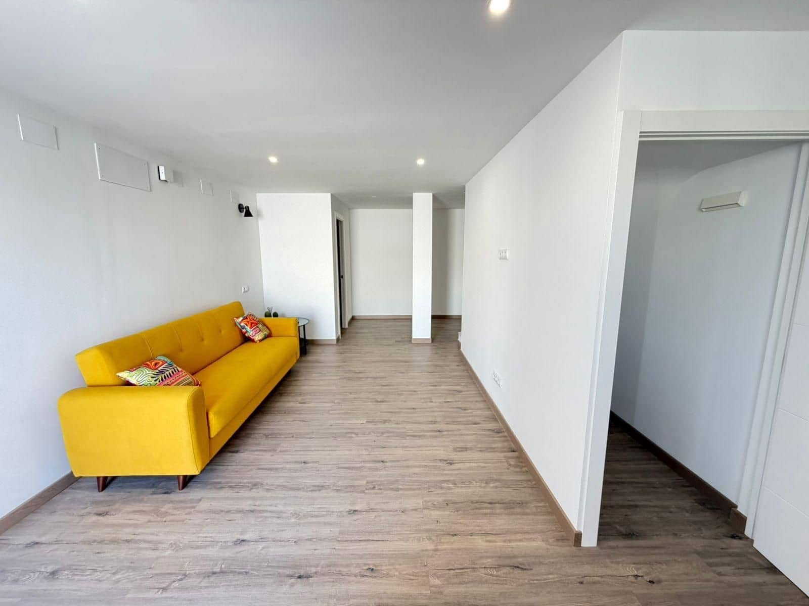 4 soverom Kjedet enebolig til salgs i Torrevieja med svømmebasseng - € 369 000 (Ref: 9515714)