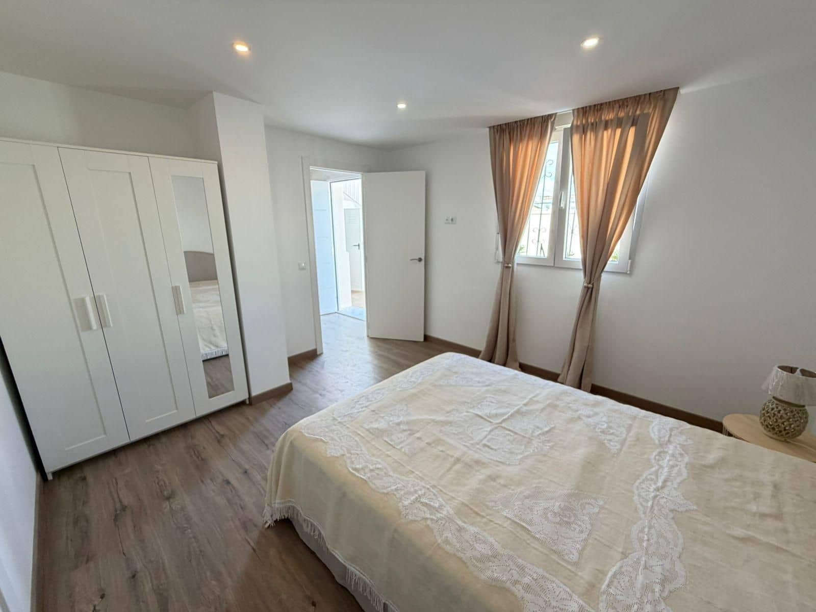 4 sypialnia Dom blizniak na sprzedaż w Torrevieja z basenem - 369 000 € (Ref: 9515714)