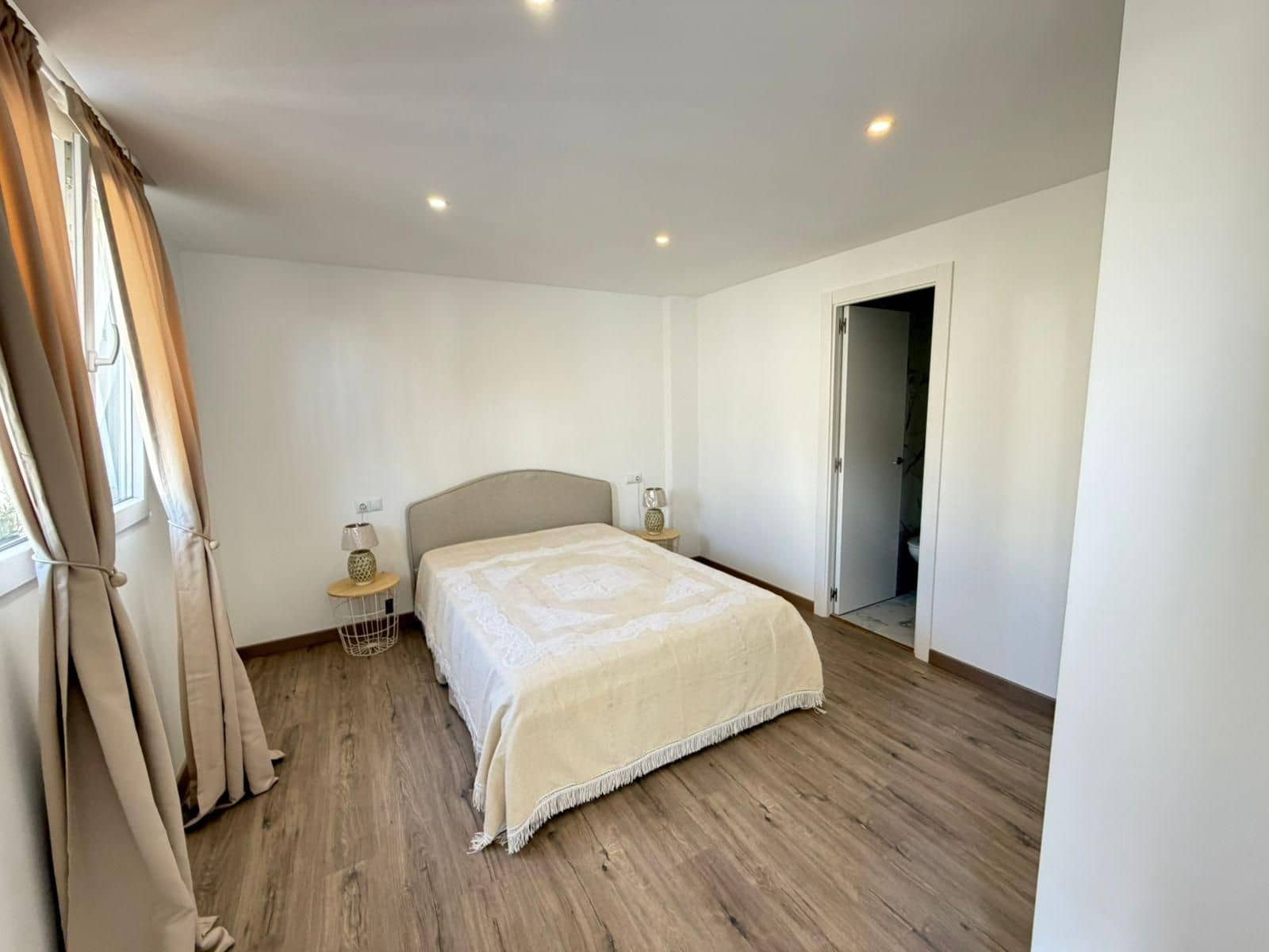 4 sypialnia Dom blizniak na sprzedaż w Torrevieja z basenem - 369 000 € (Ref: 9515714)