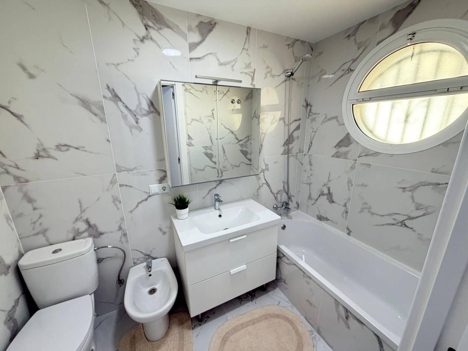 4 sypialnia Dom blizniak na sprzedaż w Torrevieja z basenem - 369 000 € (Ref: 9515714)