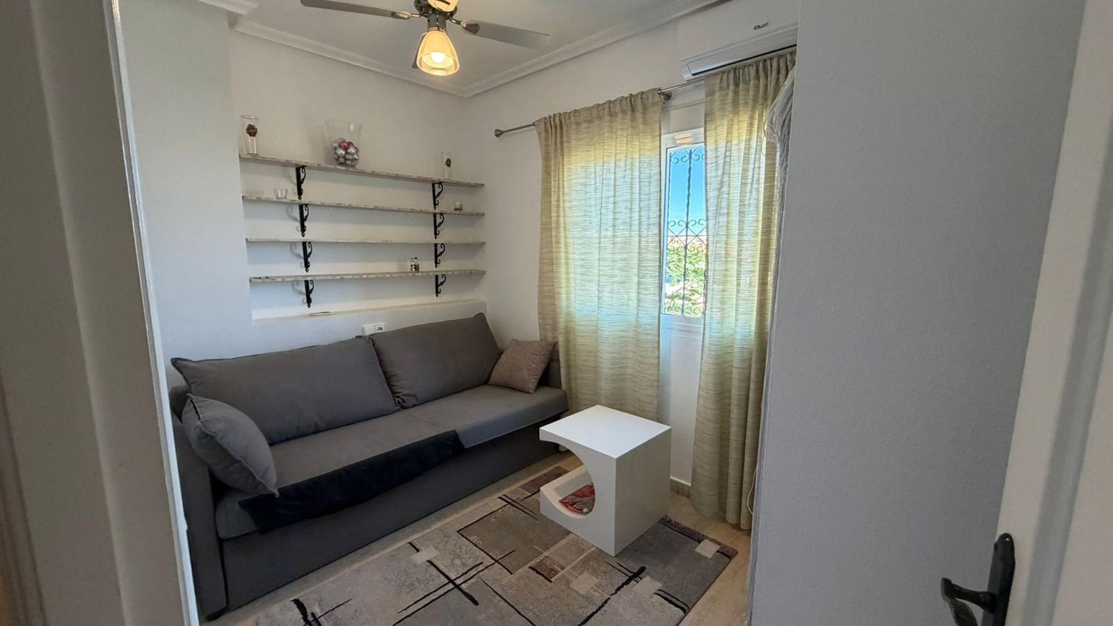 2 makuuhuone Omakotitalo myytävänä paikassa Playa Flamenca - 220 000 € (Ref: 9515718)