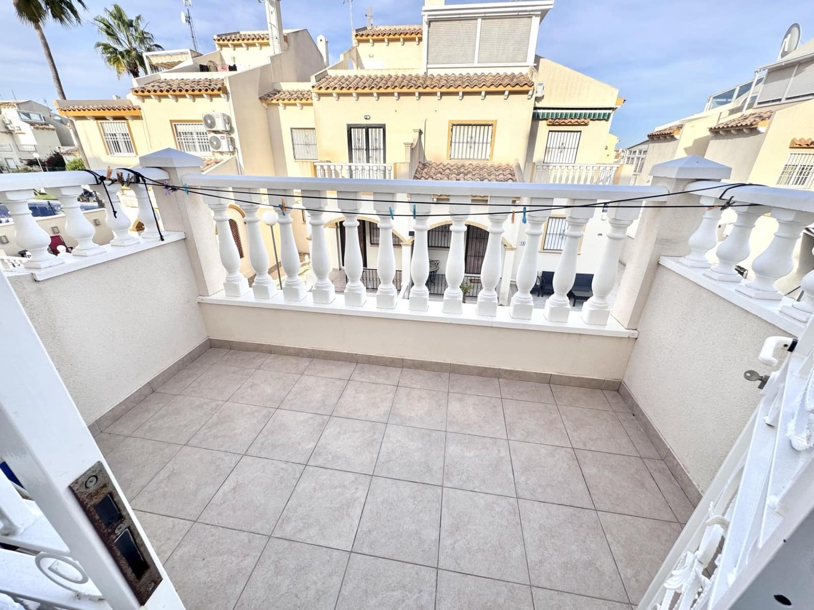5 bedroom Townhouse for sale in Playa Flamenca with pool - € 210,000 (Ref: 9515731)
