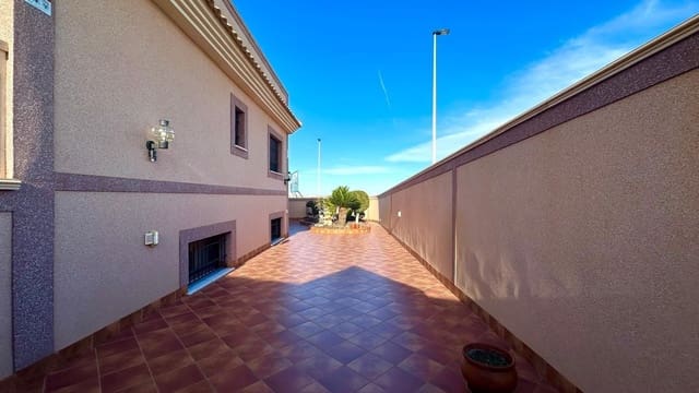 4 soverom Kjedet enebolig til salgs i La Siesta, Torrevieja - € 449 900 (Ref: 9515818)