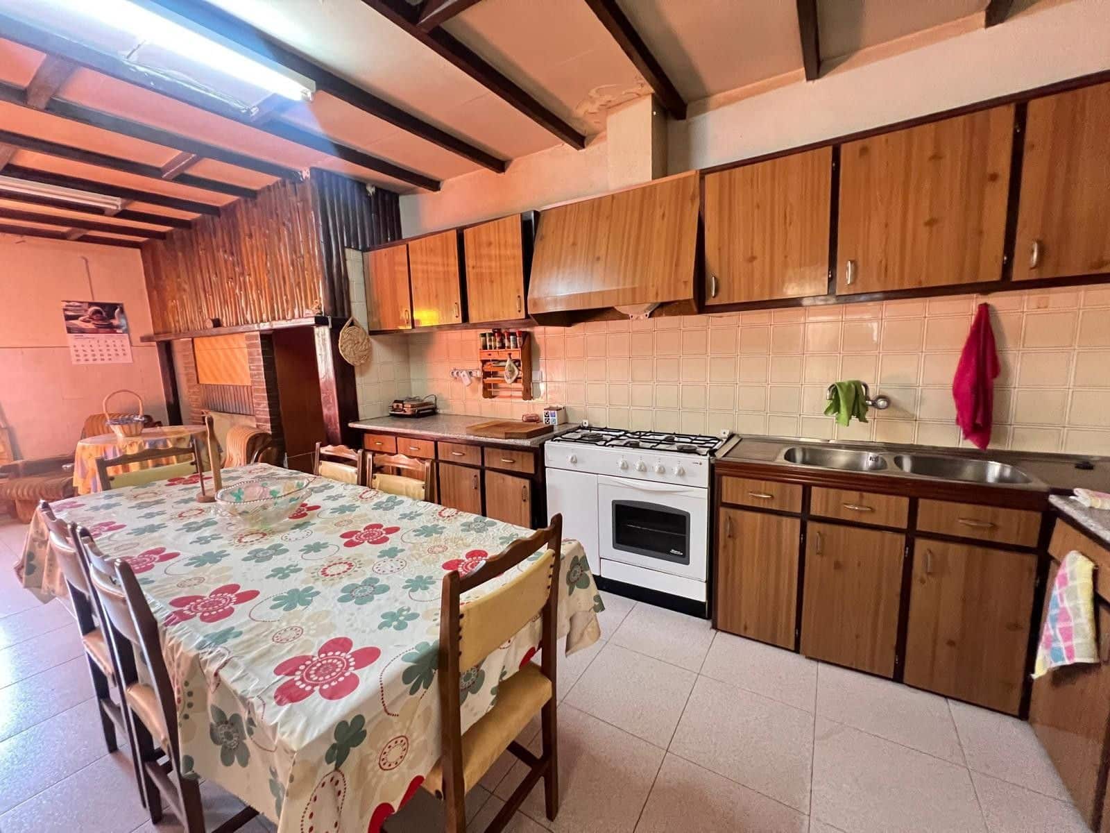 6 bedroom Bungalow for sale in Pinoso - € 249,995 (Ref: 9515831)