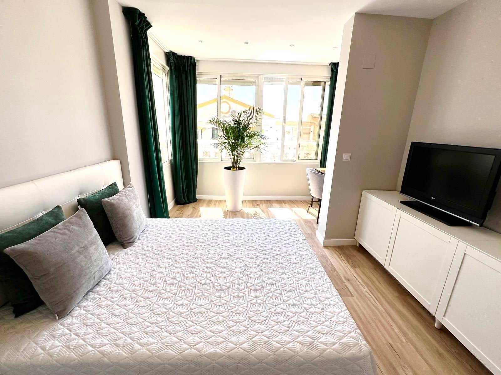 Casa de 3 habitaciones en Orihuela en venta con piscina - 288.000 € (Ref: 9515833)