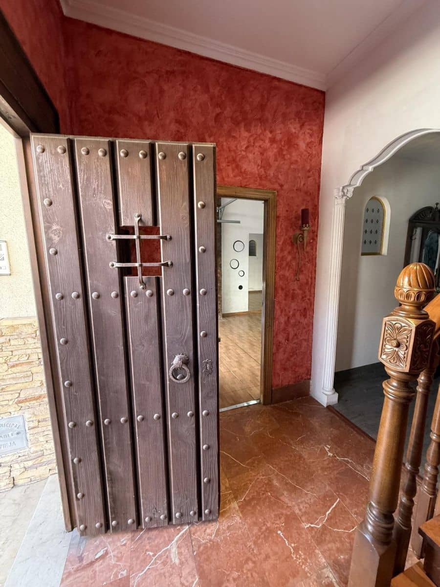 4 makuuhuone Omakotitalo myytävänä paikassa Torrevieja - 365 000 € (Ref: 9515837)