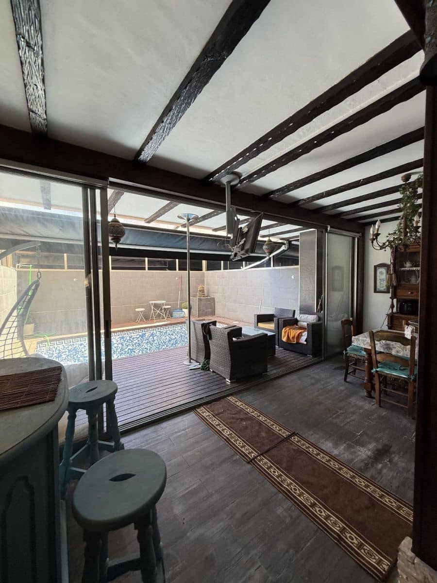 4 makuuhuone Omakotitalo myytävänä paikassa Torrevieja - 365 000 € (Ref: 9515837)