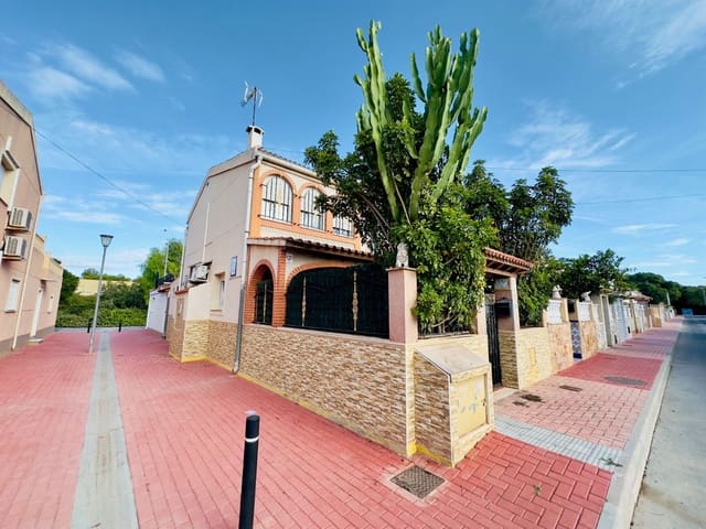 4 soverom Hus til salgs i Playa del Acequión, Torrevieja med garasje - € 264 000 (Ref: 9515839)