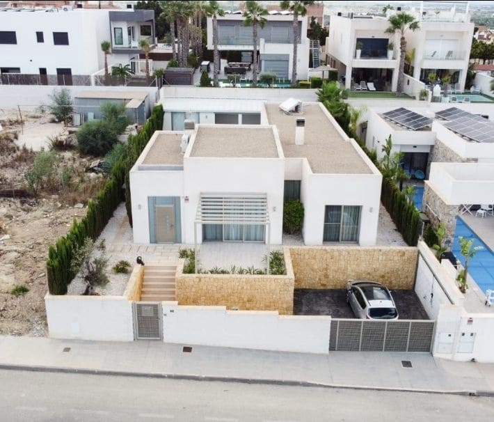 3 bedroom Bungalow for sale in Benijofar - € 539,000 (Ref: 9518041)