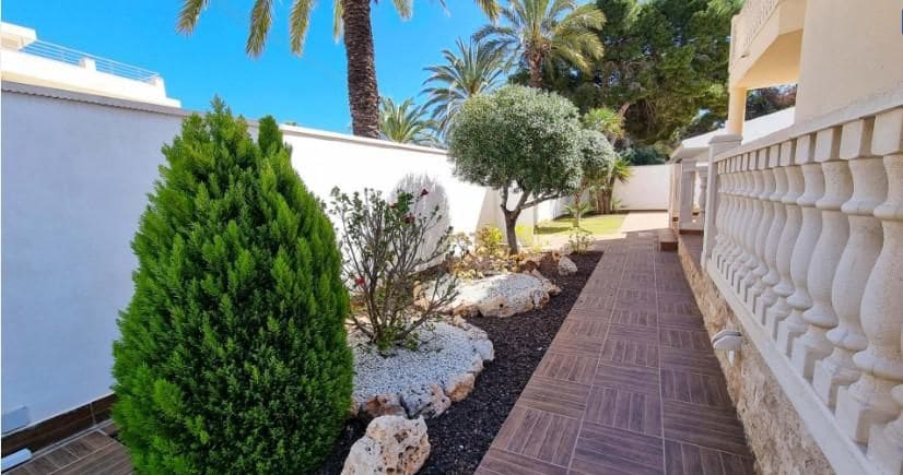 Chalet de 4 habitaciones en Cabo Roig en venta - 910.000 € (Ref: 9518042)